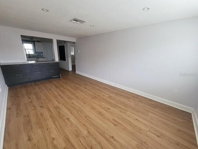 Building Photo - 6907 Forest Ave