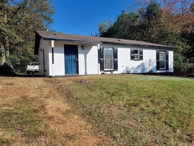 Building Photo - 2039 Winona Ave