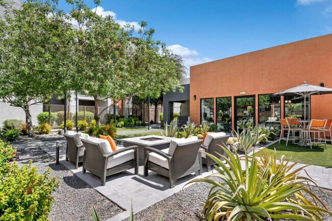 Foto del edificio - 15164 N 140th Dr