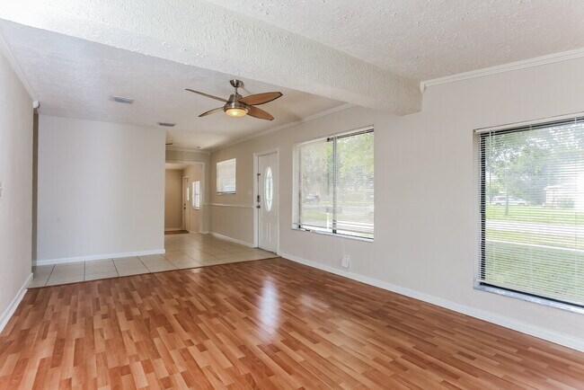 Foto del edificio - 3880 Jackson Blvd