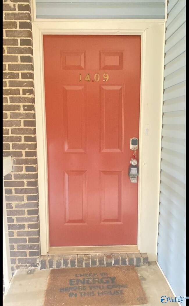 Foto del edificio - 1409 Liberty Dr