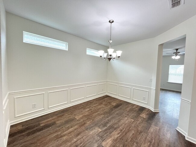 Foto del edificio - Huge home in Spring Hill!