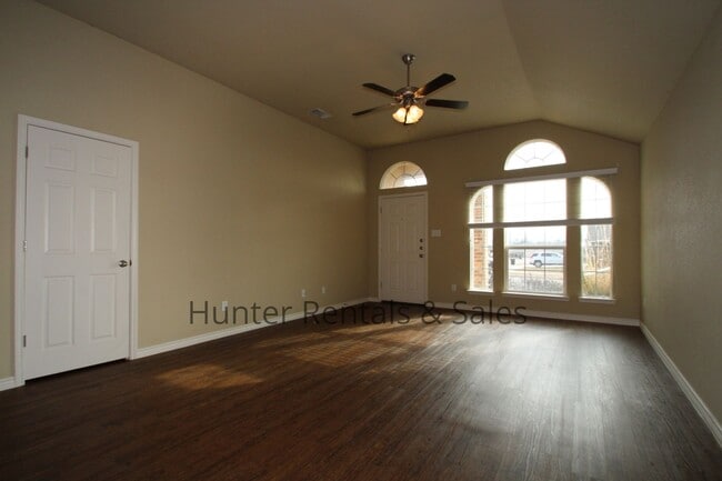 Building Photo - Spacious 2-bedroom!!!