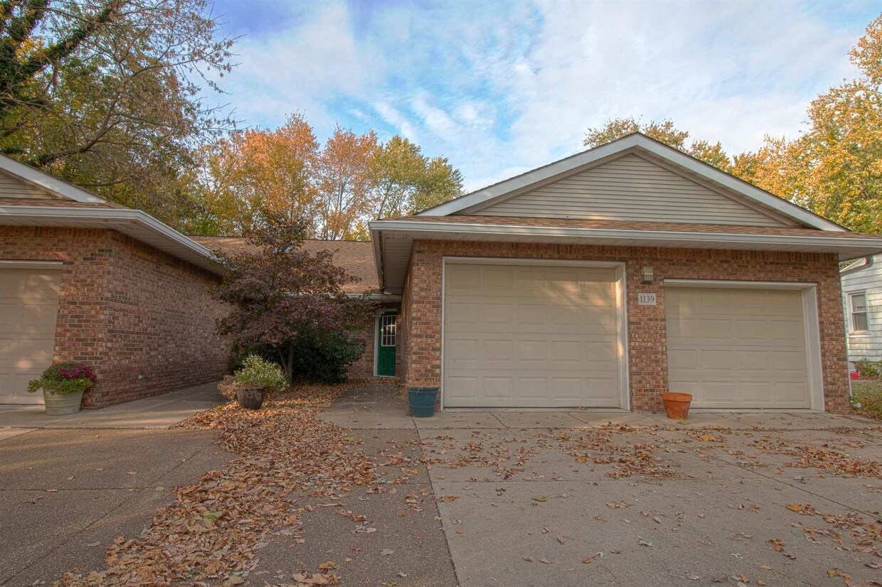 Primary Photo - 1139 W Mill Rd