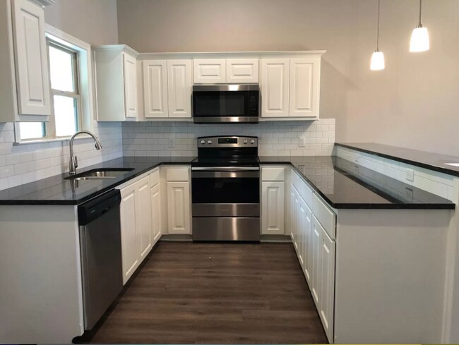 Foto del edificio - 2911 Meadow Brook Trl