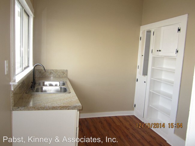 Building Photo - 1049-1055 Pine Ave