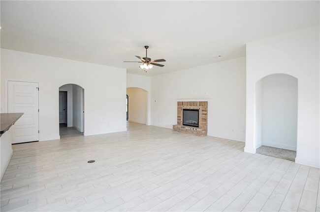 Building Photo - 400 Manfield Ave
