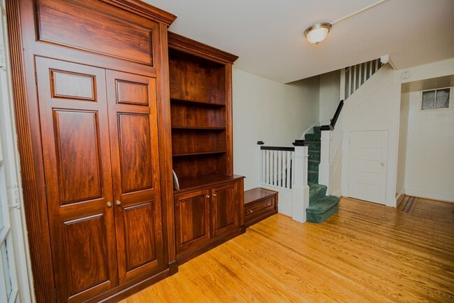 2026/2027 JHU off-campus Renovated Charles Village 5bd/2ba w/ W/D & CAC Available 6/9/26 - 2026/2027 JHU off-campus Renovated Charles Village 5bd/2ba w/ W/D & CAC Available 6/9/26 House