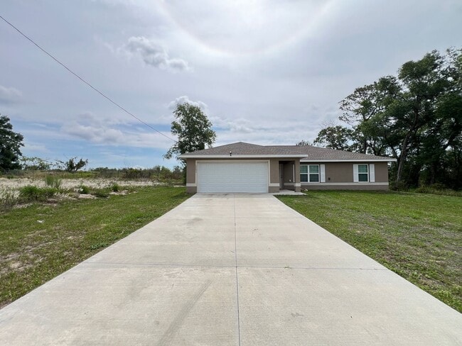 Building Photo - Gorgeous, 3 Bedroom, 2 Bathroom Home in th...