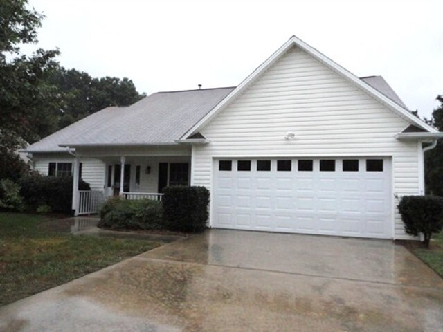 Primary Photo - 1631 N Ammons Drive
