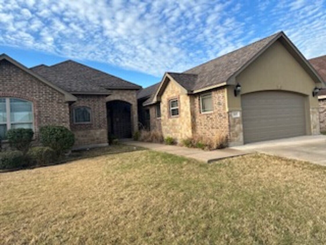 Foto principal - 365 Southlake Dr