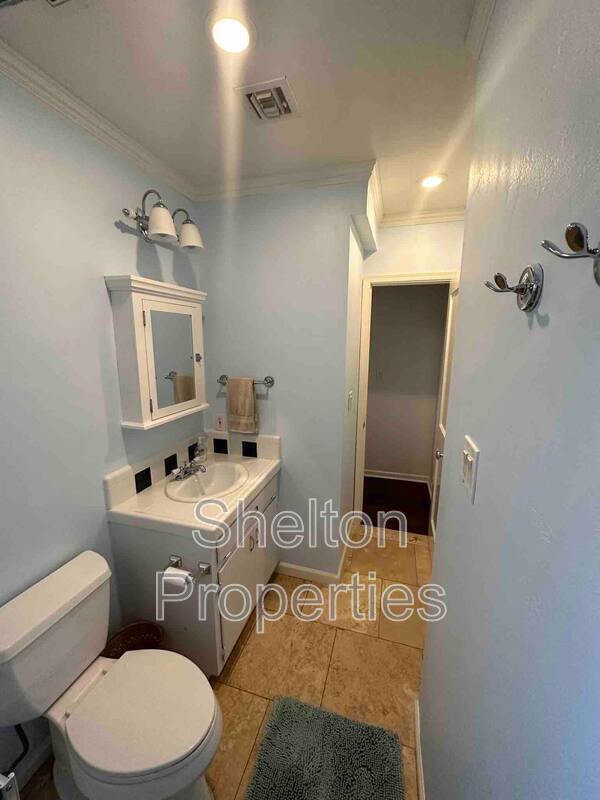 Foto del edificio - 2026 N Laurel Ave