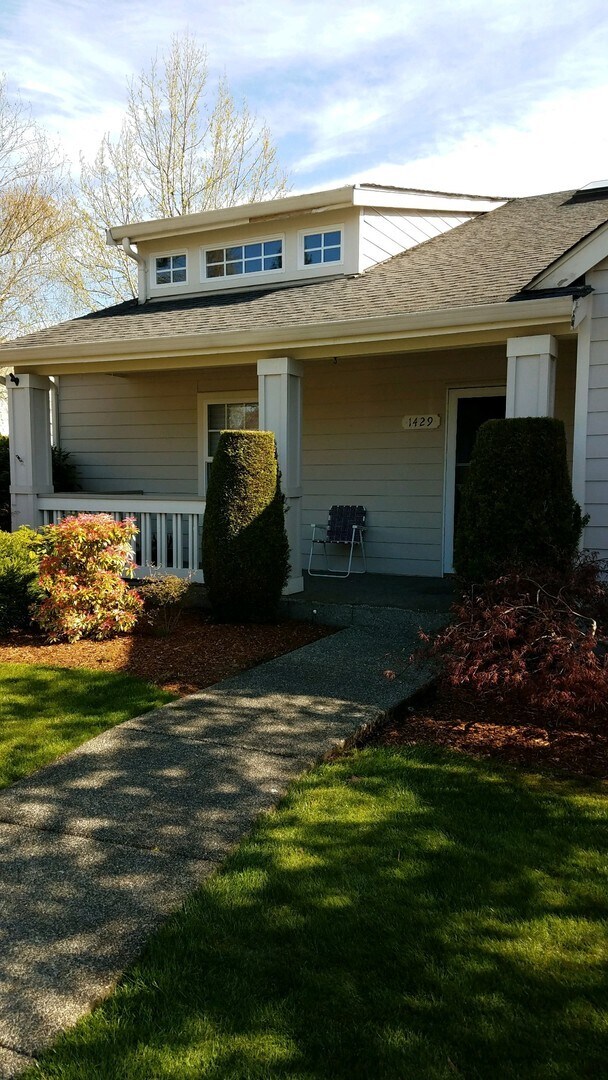 Foto del edificio - Dupont, NW Landing 2 Bedroom condo. Single...