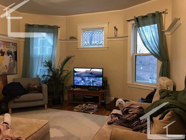 Foto del edificio - HOT ALLSTON LISTING!!!!