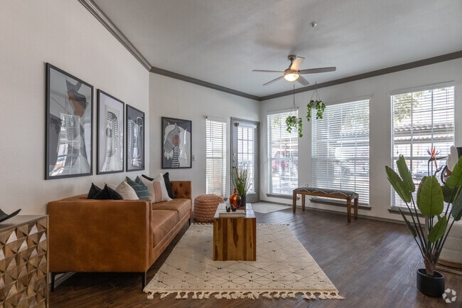 1BR, 2BA - 813SF - A9 - Living Room - Palencia