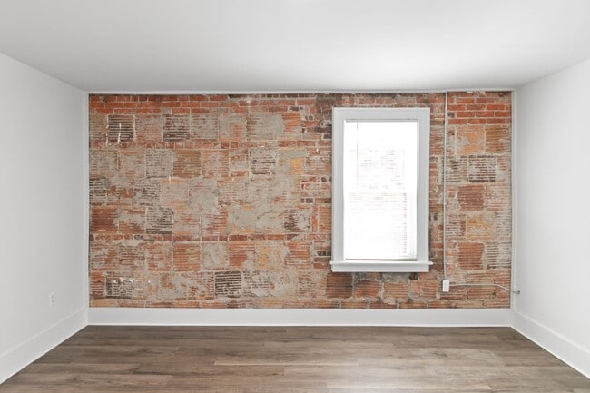 Building Photo - Third Floor Two Bedroom Unit Available