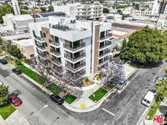 Foto del edificio - 8867 Alcott St