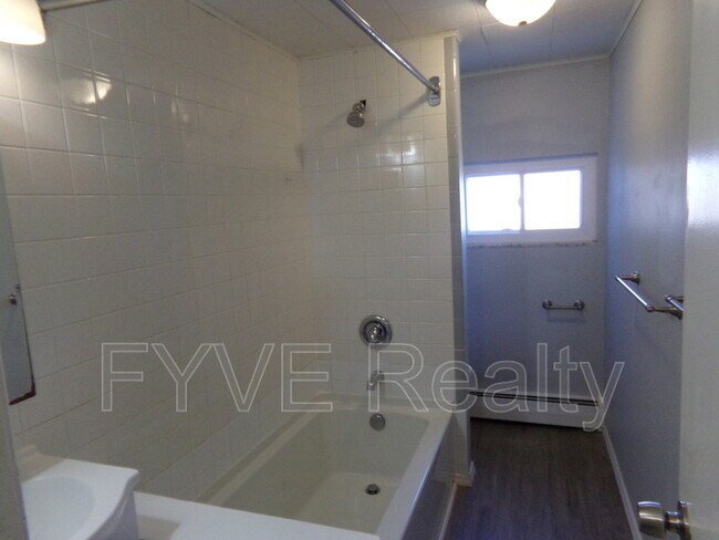 Building Photo - 1707 Edwards Way