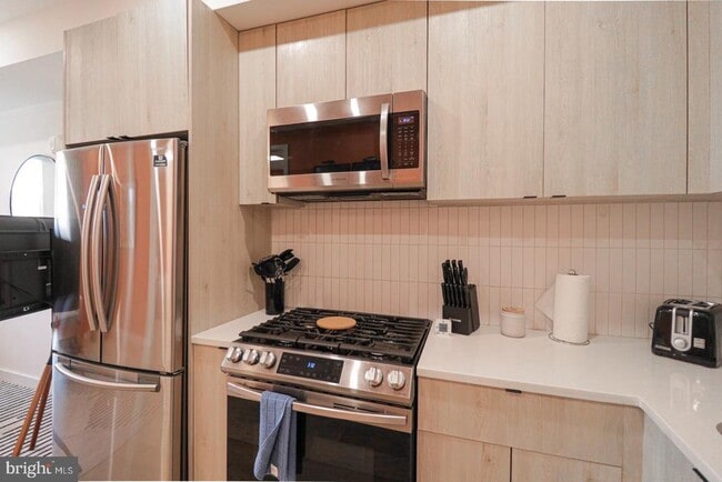 Building Photo - 1806 I St NE