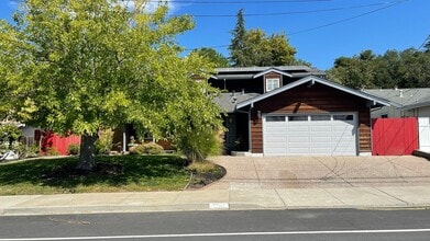 Building Photo - 406 Blue Ridge Dr