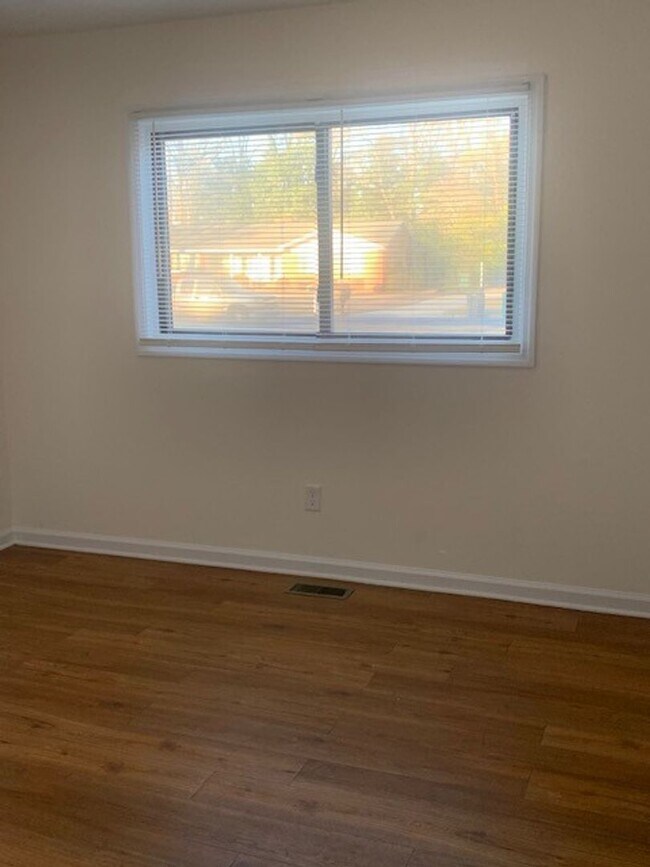 Foto del edificio - 4 Bedroom in Mayfair Community