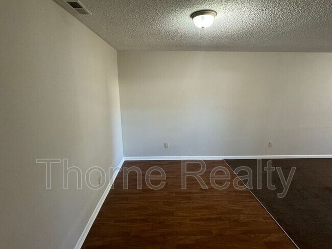 Foto del edificio - 400 E Northern Blvd