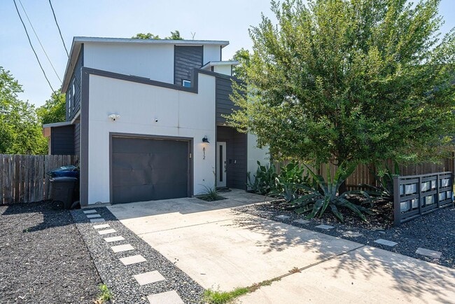 Building Photo - 812 N Gevers St