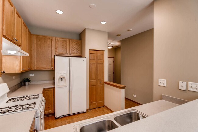 Building Photo - 961 Genesee Ct