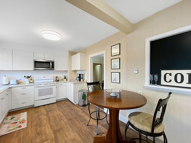 Building Photo - Stewart House: Cute Fully Furnished House ...