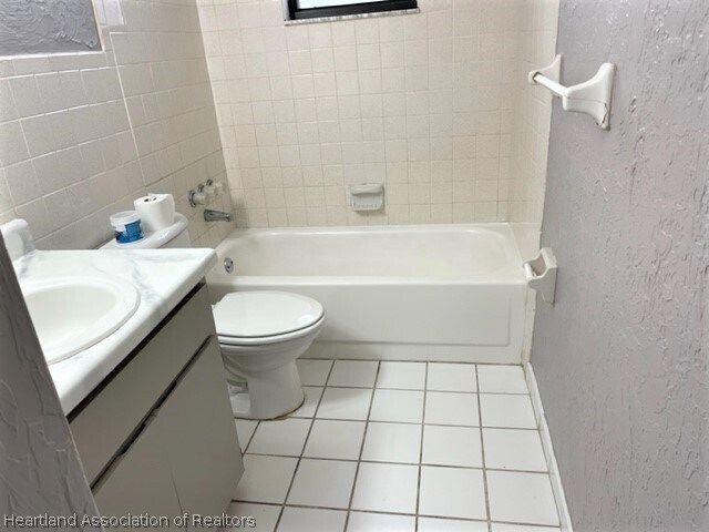 Building Photo - 483 Las Palmas Cir