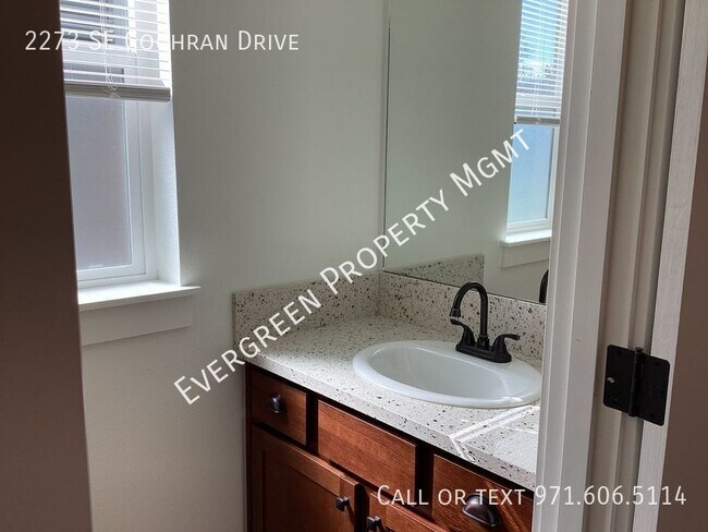 Foto del edificio - Beautiful 3 bdrm, 2.5 bth home- Private an...
