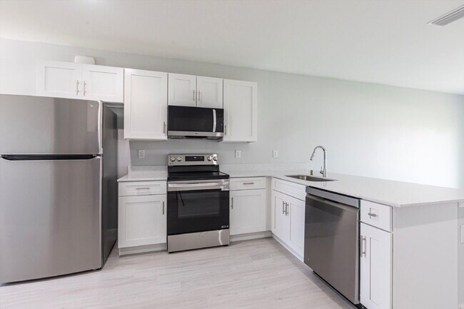 Foto del edificio - BRAND NEW Construction, 3 bed / 2 bath Rent-Ready Home in Port Charlotte!