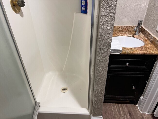 Foto del edificio - 6335 Tall Willow Dr