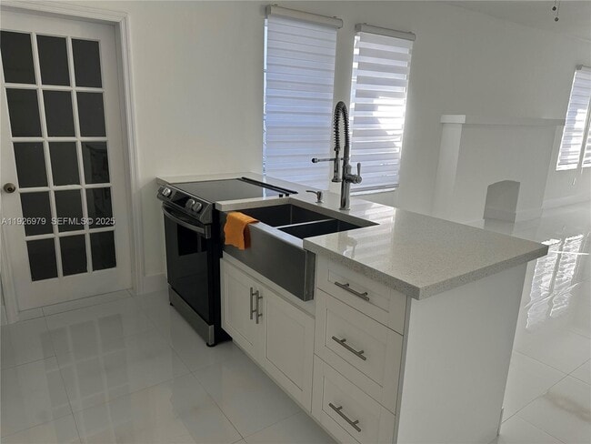 Building Photo - 1922 NW 4th St