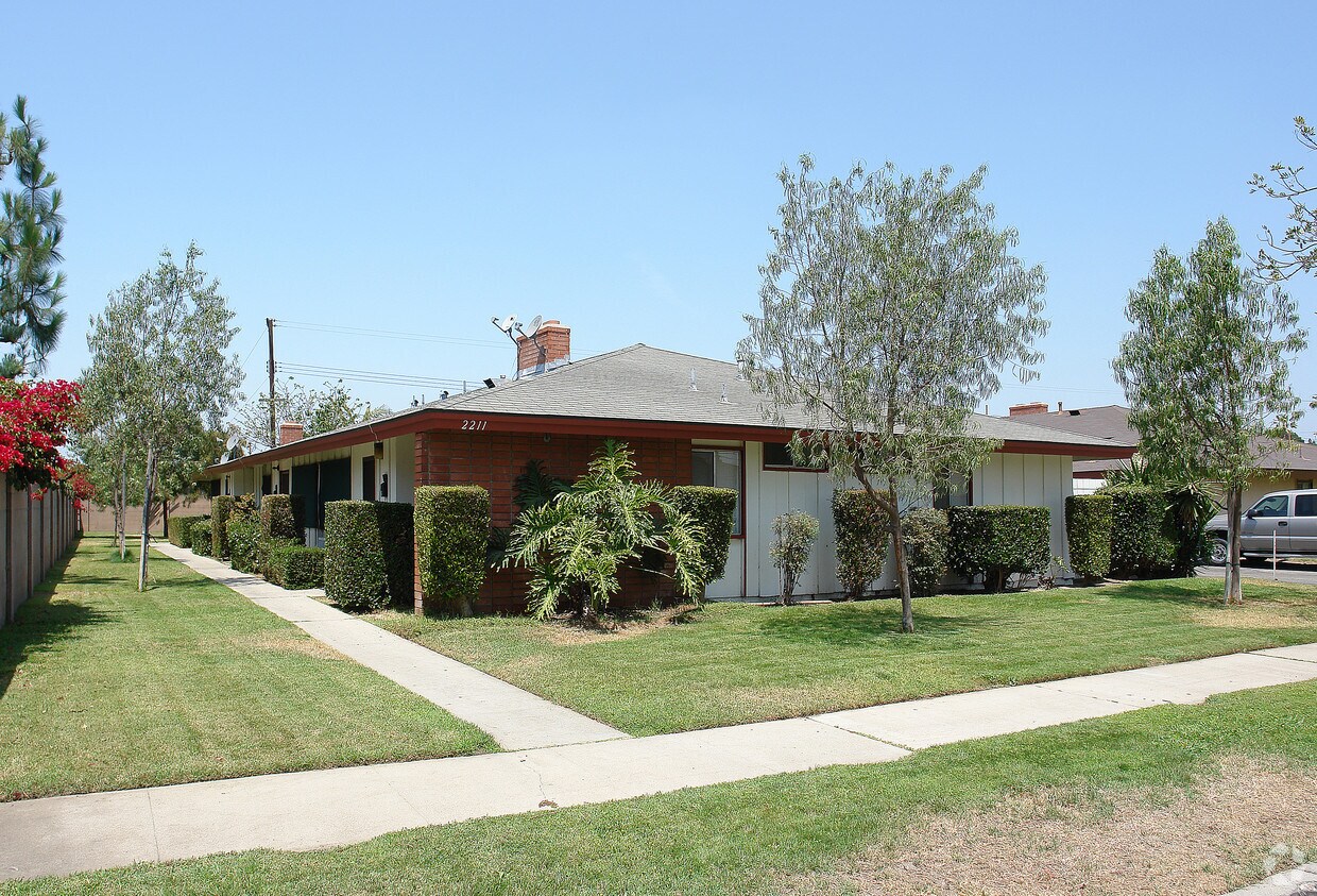 Primary Photo - 2211 S Mountain View Ave
