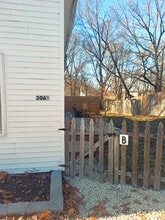 Building Photo - 306 W Maple St