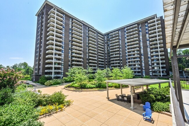 Photo - 1800 Old Meadow Rd Apartment