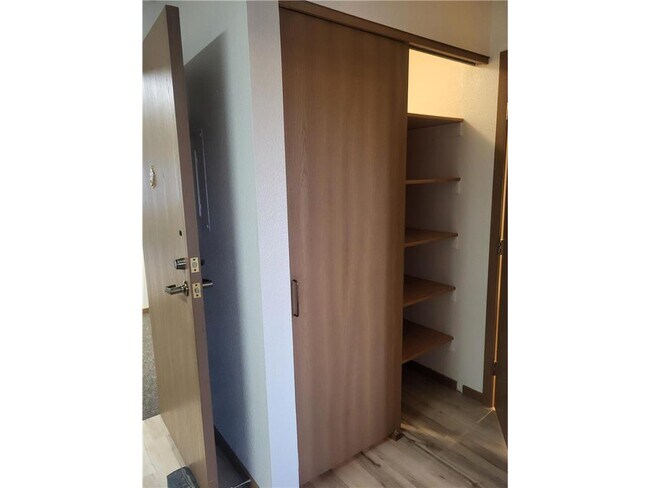 Building Photo - 609 Main St S