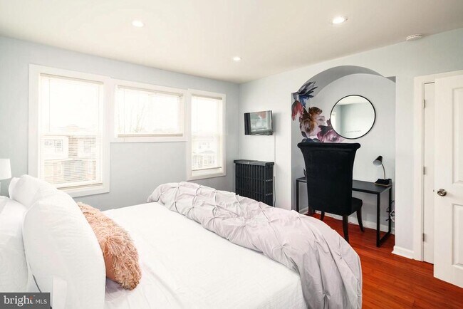 Foto del edificio - 7076 Forrest Ave