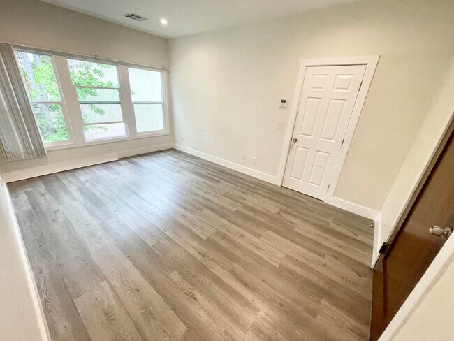 Foto del edificio - ***1 Bed 1 Bath apartment in the most desirable part of Pasadena***