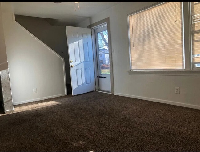 Building Photo - 2 Bedroom Ranch