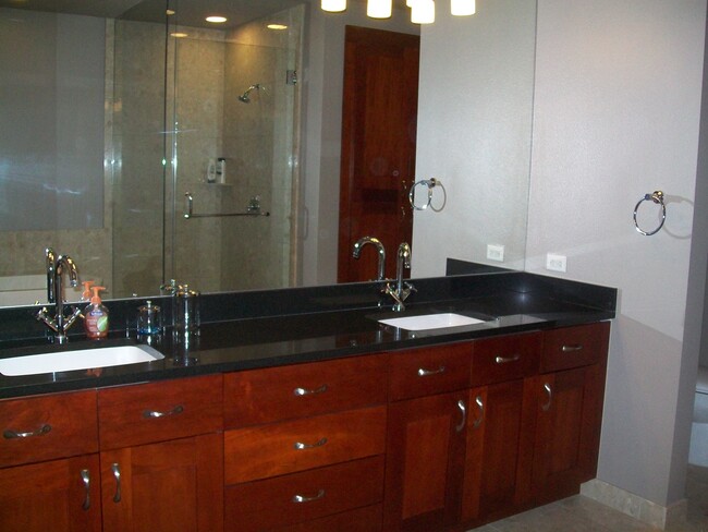 Building Photo - 4525 Dean Martin Dr