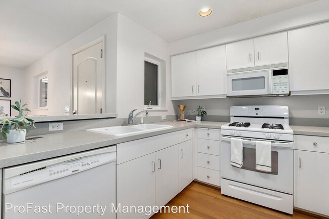 Foto del edificio - 2 br, 2.5 bath House - 1114 NE Schuyler St