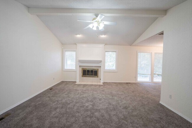 Building Photo - Spacious Brick Ranch in Union School Distr...