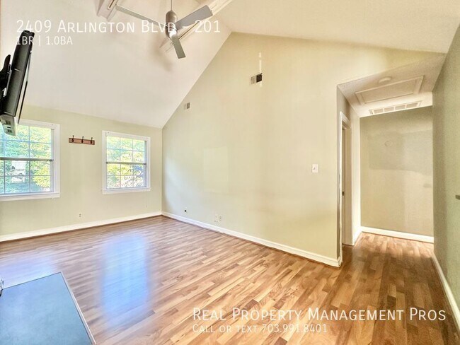 Photo - 2409 Arlington Blvd Apartment