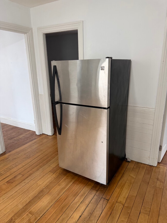 Building Photo - 39 Vinton St