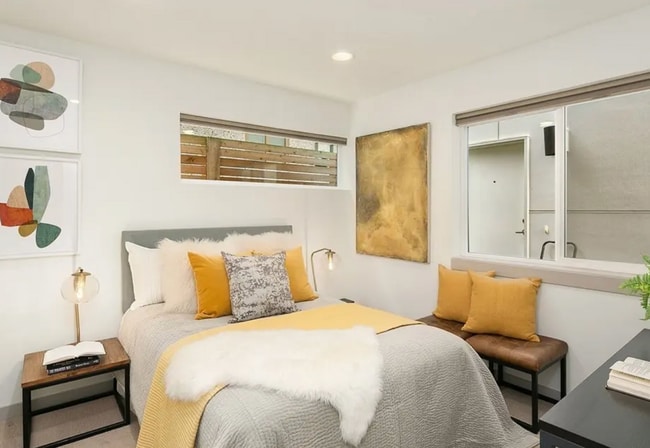 Building Photo - 5433A California Ave SW