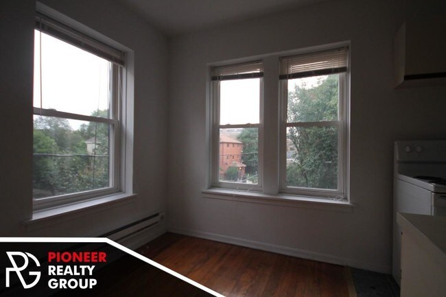 Building Photo - 4501-4515 N Malden St