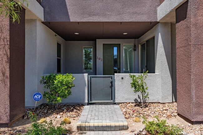 Foto del edificio - First floor unit in luxury gated Summerlin...