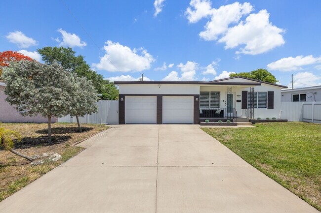 Foto del edificio - 7021 SW 10th Ct